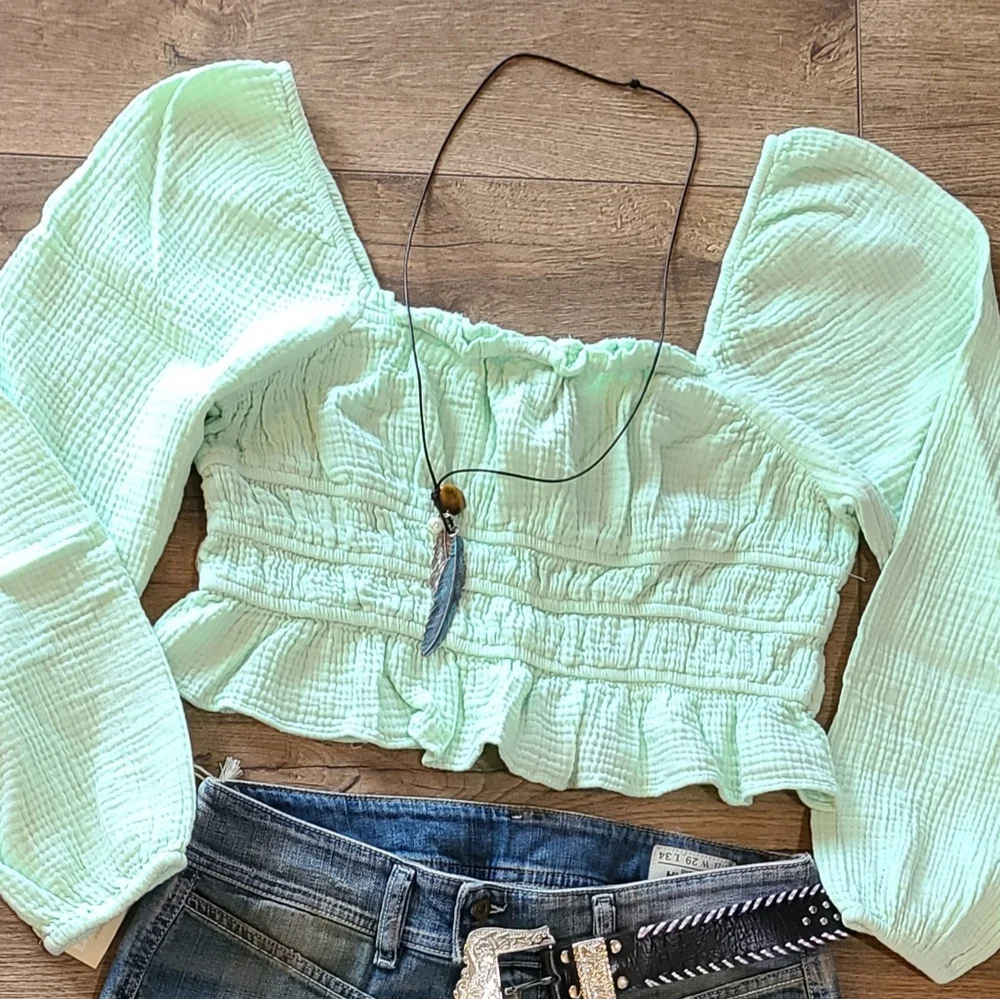 Hardly Worn- WILD FABLE - Light Green Cropped Blouse - Size Large
